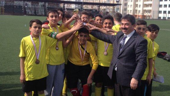 Feyzullah Bektaş İmam Hatip Ortaokulu Yozgat Yıldızlar Futbolda İl 3. sü oldu.