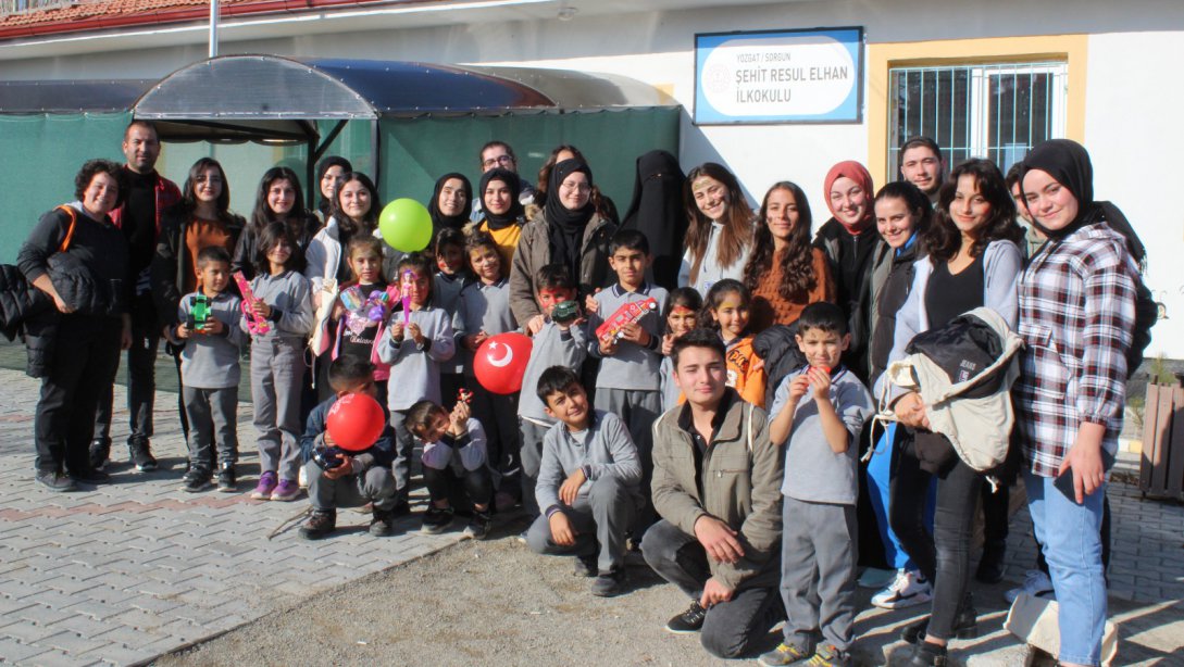 Sorgun Gençlik Derneği  Bozok  Üniversitesi  Öğrencilerinin Şehit Resul Elhan İlkokuluna Ziyareti.