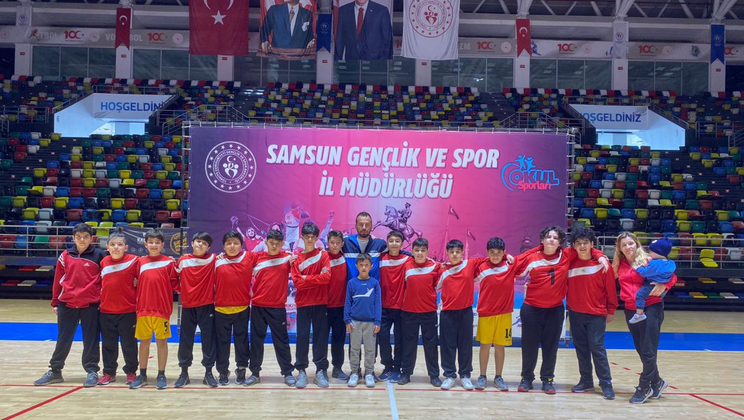 Mehmet Akif Ersoy Ortaokulu Küçük Erkek Hentbol Takımı Türkiye Yarı Finallerinde.