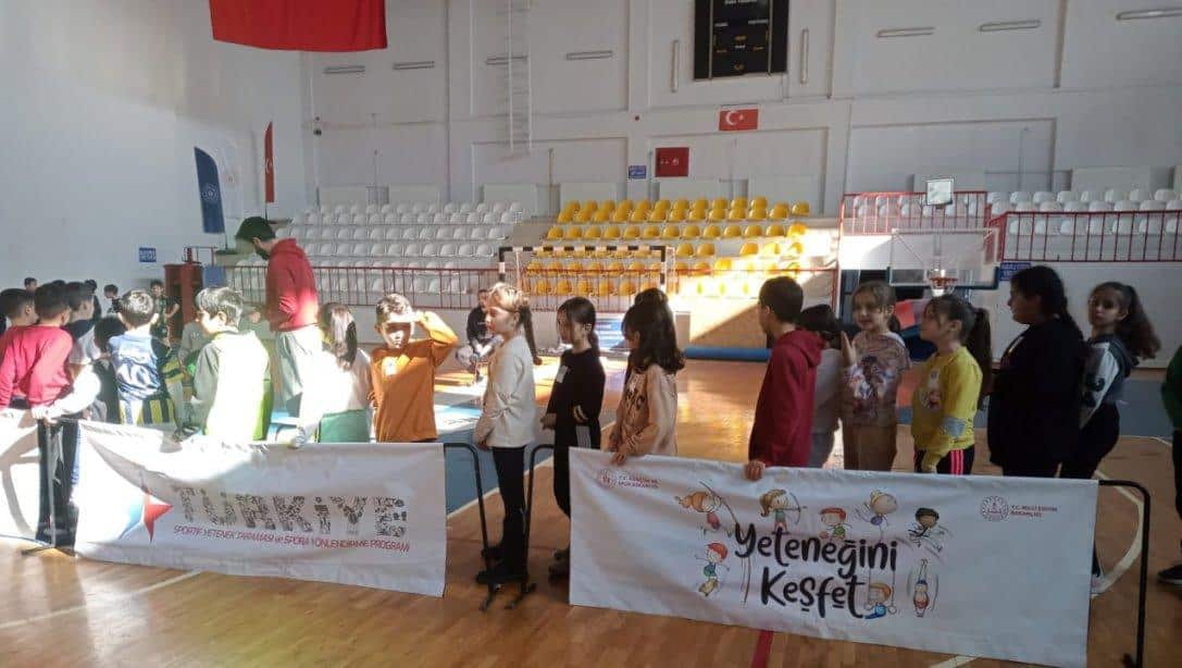 2023-2024 Eğitim Öğretim Yılı Türkiye Sportif Yetenek Taraması ve Spora Yönlendirme Programı Kapsamında İlçe Geneli İlkokul 3. Sınıflara Yönelik Yetenek Taraması Yapıldı.