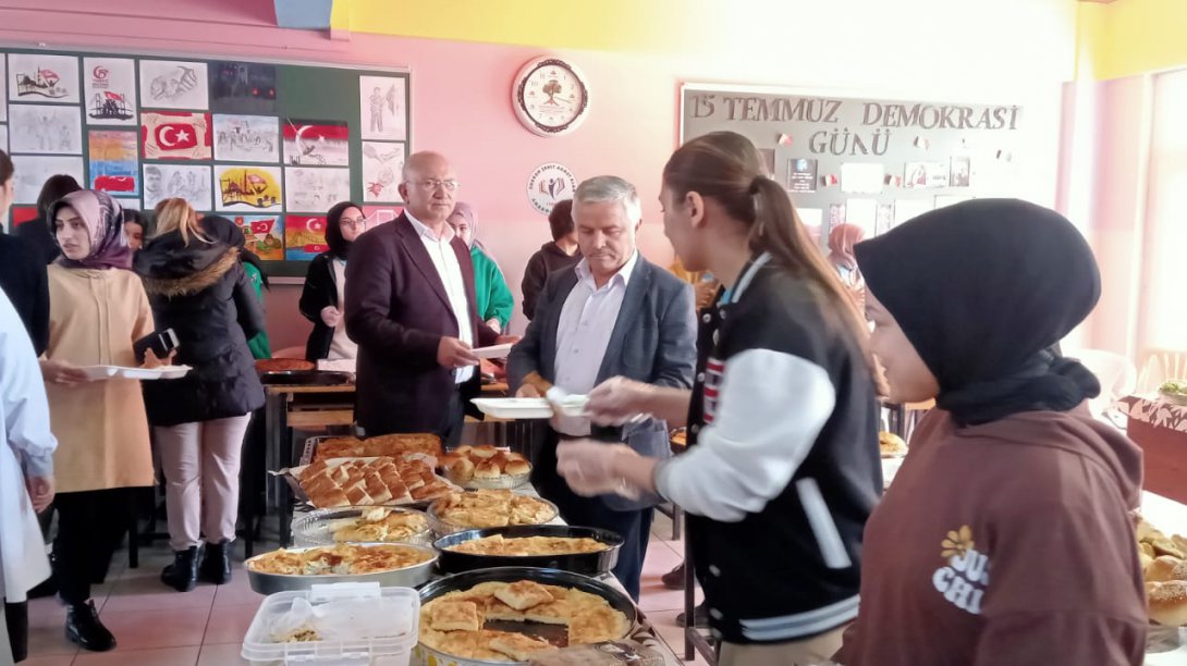 Şehit Ahmet Alan Anadolu Lisesi'nde Depremzedeler Yararına Kermes Düzenledi.