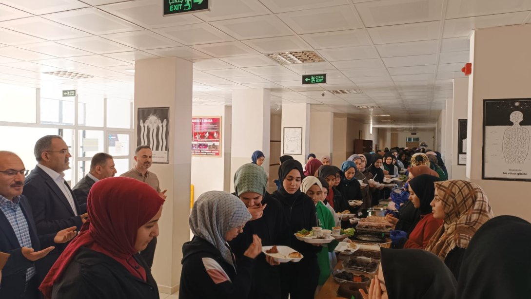 Şehit Nusret Atmaca Kız Anadolu İmam Hatip Lisesi'nde Çedes Projesi Kapsamında Filistin Gazze Yararına Kermes Düzenlendi.