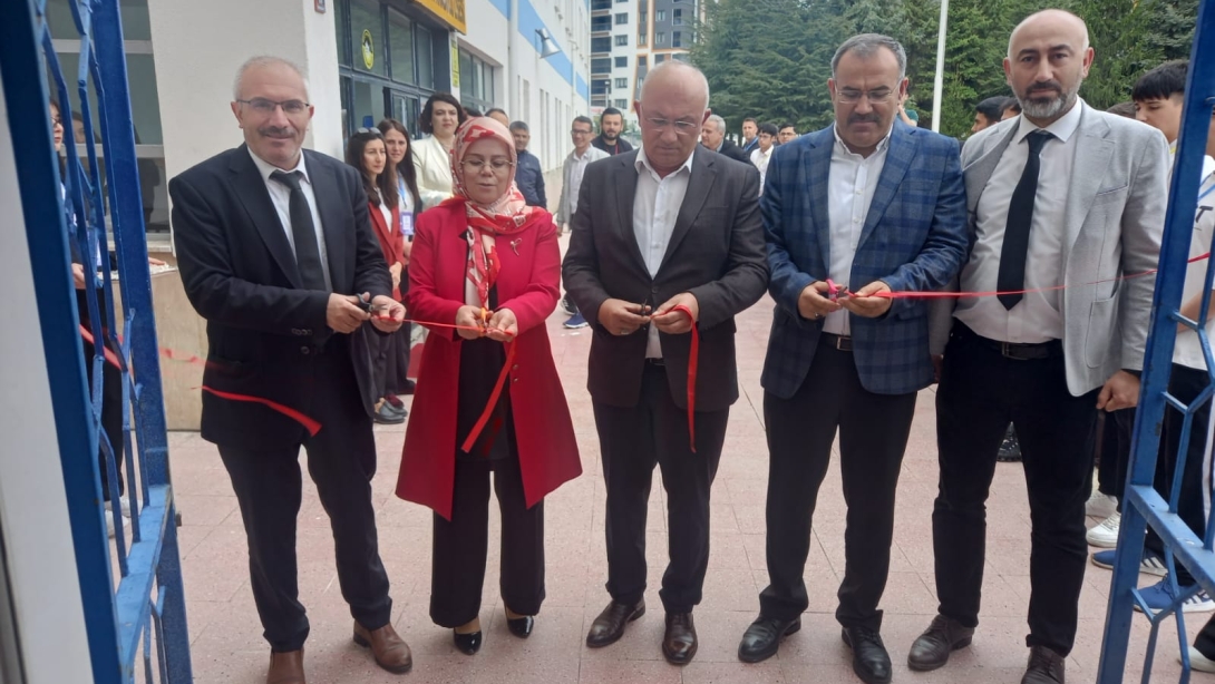 Şehit Yılmaz Oğuzhan Kula Mesleki ve Teknik Anadolu Lisesi ve Osman Çavuş Mesleki ve Teknik Anadolu Lisesi Tübitak 4006 Bilim Fuarı Düzenledi