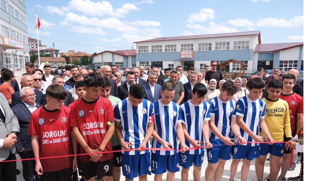 Sorgun Osman Çavuş Mesleki ve Teknik Anadolu Lisesinde Yeni Halı Saha Açılışı Gerçekleştirildi