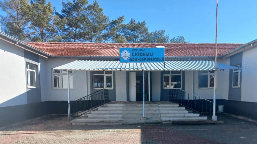 Çiğdemli İlkokulu ve Ortaokulu Yenilenen Yüzüyle Eğitime Devam Ediyor